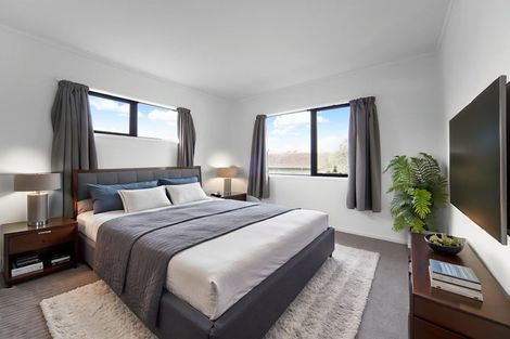 Photo of property in 5 Trengove Place, West Harbour, Auckland, 0618