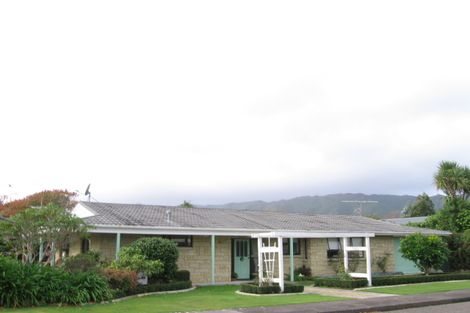 Photo of property in 23 Walton Avenue, Waikanae, 5036