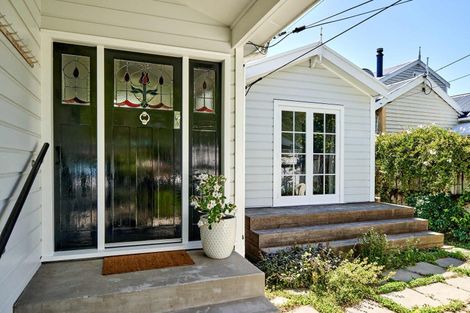 Photo of property in 386 Muritai Road, Eastbourne, Lower Hutt, 5013