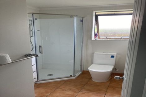 Photo of property in 10 Waldos Way, Mangere, Auckland, 2022