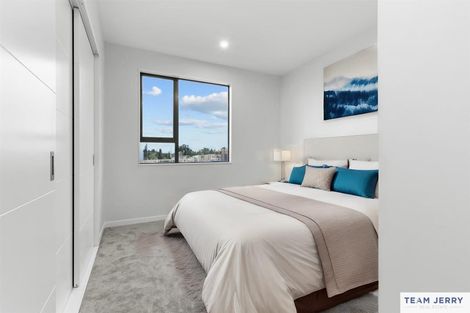 Photo of property in 27 Kuaha Road, Massey, Auckland, 0614