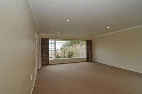 Photo of property in 15 Westview Grove, Miramar, Wellington, 6022