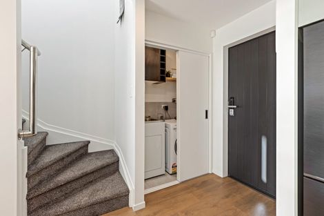 Photo of property in 1 Royal View Road, Te Atatu South, Auckland, 0610