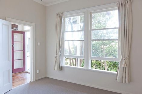 Photo of property in 53 Garden Road, Northland, Wellington, 6012