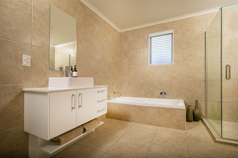 Photo of property in 13 Rangi Avenue, Schnapper Rock, Auckland, 0632