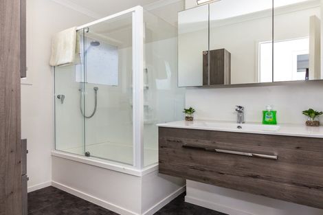 Photo of property in 15 Kotare Street, Hilltop, Taupo, 3330