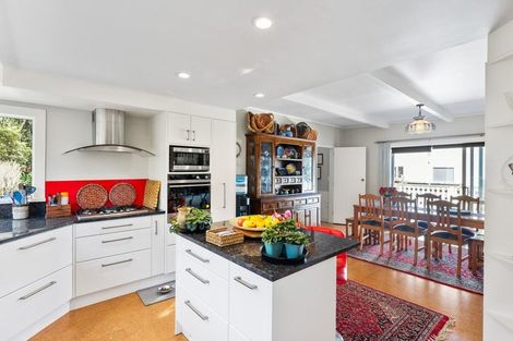 Photo of property in 28 Kakariki Grove, Waikanae, 5036