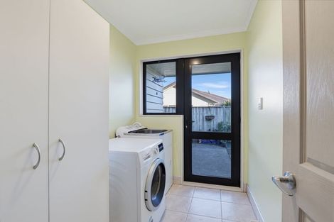 Photo of property in 28b Johnstone Drive, Fitzherbert, Palmerston North, 4410