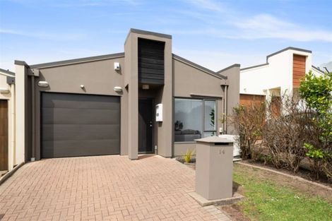 Photo of property in 14 Nagle Place, Golflands, Auckland, 2013