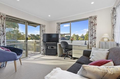 Photo of property in 16 The Grove, Titirangi, Auckland, 0604