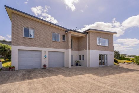 Photo of property in 16 Ohuka Place, Whitianga, 3510