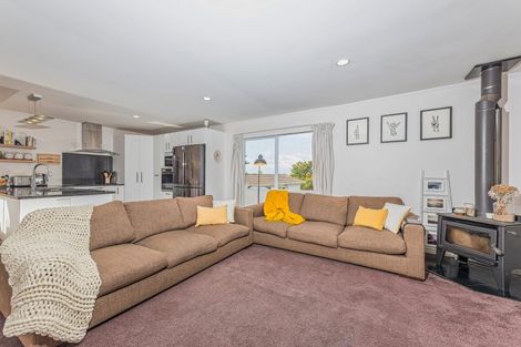 Photo of property in 2/26 Midgley Road, West Harbour, Auckland, 0618