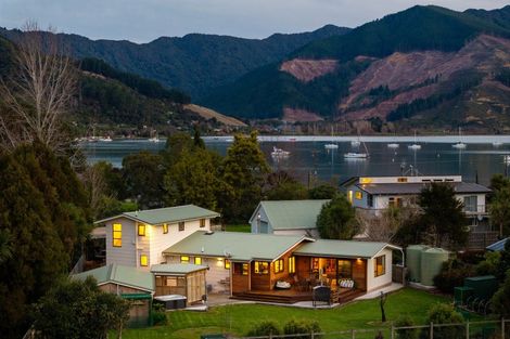 Photo of property in 6b Lady Cobham Grove, Anakiwa, Picton, 7281