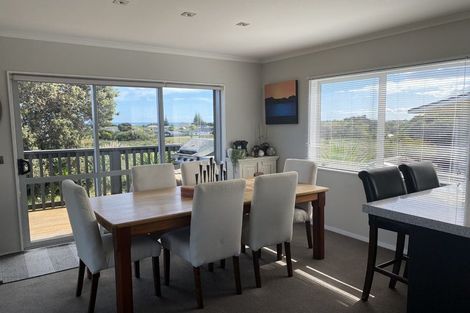 Photo of property in 69 Queens Road, Waikanae Beach, Waikanae, 5036