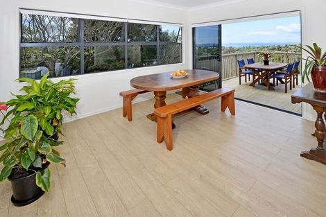 Photo of property in 20 Geoffrey Road, Torbay, Auckland, 0630