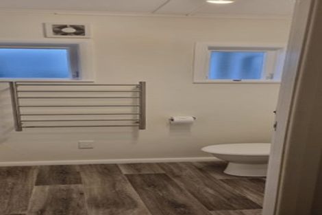 Photo of property in 18 Saulbrey Grove, Woburn, Lower Hutt, 5010