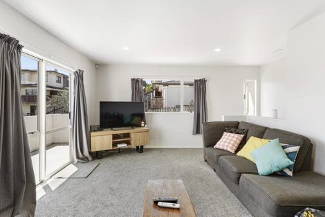 Photo of property in 30 Vireya Court, Goodwood Heights, Auckland, 2105