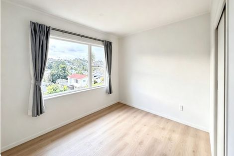 Photo of property in 4 Ayton Drive, Totara Vale, Auckland, 0629