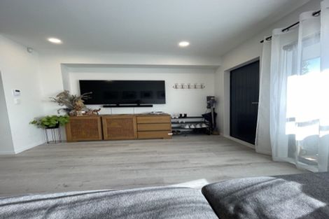 Photo of property in 132 Tiriwa Drive, Massey, Auckland, 0614