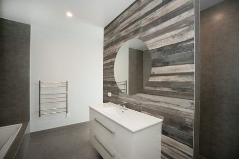 Photo of property in 76 Johnstone Drive, Fitzherbert, Palmerston North, 4410