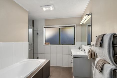 Photo of property in 1/5 Masterton Road, Rothesay Bay, Auckland, 0630