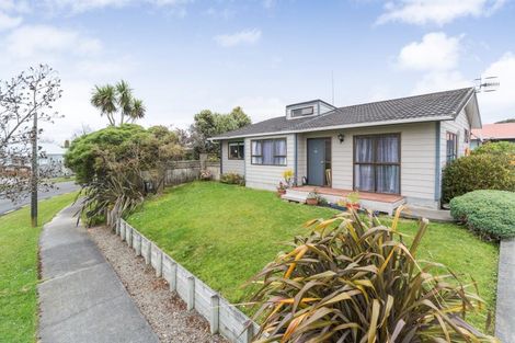 Photo of property in 57 Rhodes Drive, Kelvin Grove, Palmerston North, 4414