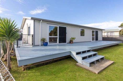 Photo of property in 10 Karaka Street, Castlecliff, Whanganui, 4501