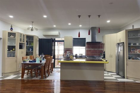 Photo of property in 15a Kiernan Place, Kelston, Auckland, 0602