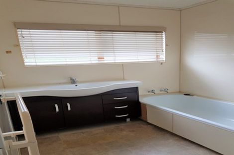 Photo of property in 2/94 John Downs Drive, Browns Bay, Auckland, 0630