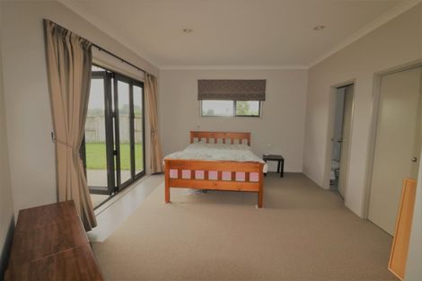 Photo of property in 8 Gibbston Close, Huntington, Hamilton, 3210