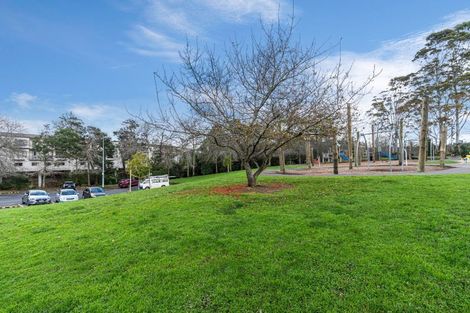 Photo of property in The Haven, 4/120 Beach Haven Road, Beach Haven, Auckland, 0626