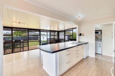 Photo of property in 44 Pukeroa Place, Papakura, 2110