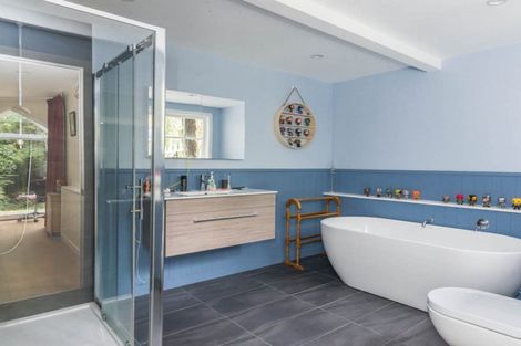 Photo of property in 467 Scenic Drive, Waiatarua, Auckland, 0612