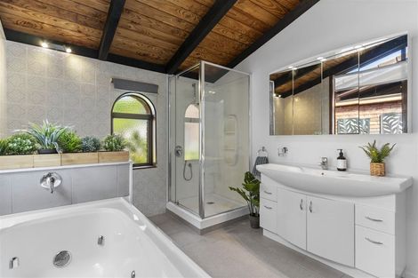 Photo of property in 60 Pacific Parade, Army Bay, Whangaparaoa, 0930