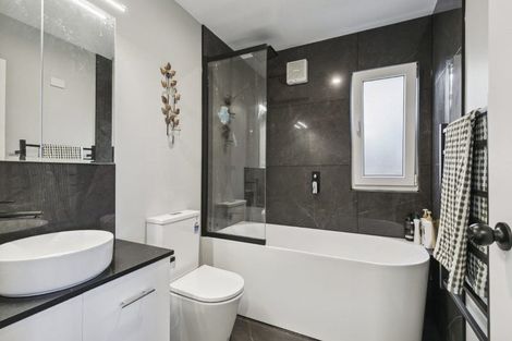 Photo of property in 2b Paratu Way, Strathmore Park, Wellington, 6022