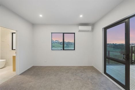 Photo of property in 50 Whakairo Crescent, Gulf Harbour, Whangaparaoa, 0930