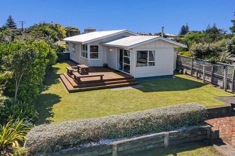 Photo of property in 2 Taupata Street, Castlecliff, Whanganui, 4501