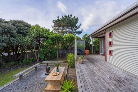 Photo of property in 52 Rutherford Drive, Waikanae Beach, Waikanae, 5036
