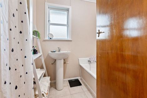 Photo of property in 18 Albert Road, Kelston, Auckland, 0602