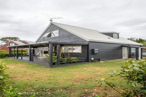 Photo of property in 13 Caspian Close, New Lynn, Auckland, 0600