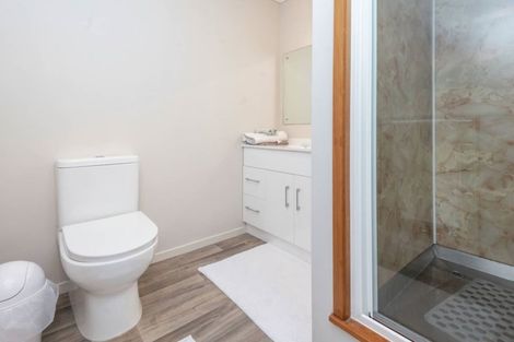 Photo of property in 33 Booralee Avenue, Botany Downs, Auckland, 2010