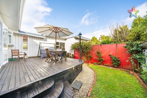 Photo of property in 54 Poto Road, Normandale, Lower Hutt, 5010