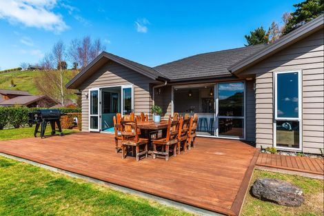 Photo of property in 90 Dalmore Way, Acacia Bay, Taupo, 3385