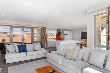 Photo of property in 2 Stonebridge Lane, Oxford, 7430