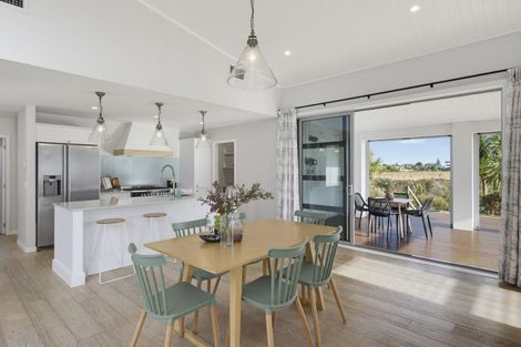 Photo of property in 9 Taranui Way, Paraparaumu Beach, Paraparaumu, 5032