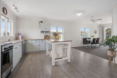 Photo of property in 31 Athenree Road, Athenree, Katikati, 3177