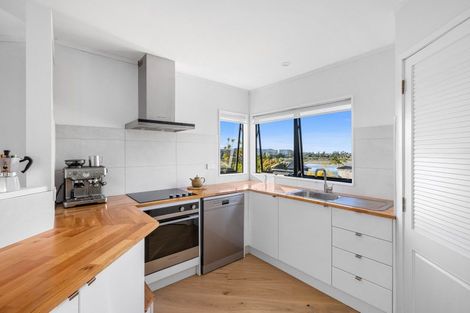Photo of property in 28 Maori Hut Road, Red Beach, 0932