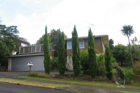 Photo of property in 17 Gretel Place, Hillcrest, Auckland, 0627
