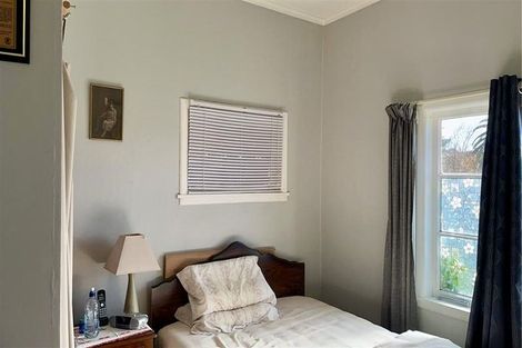 Photo of property in 813 Waitakere Road, Kumeu, 0891