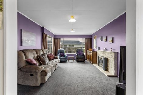 Photo of property in 19 Dunk Place, Milson, Palmerston North, 4414